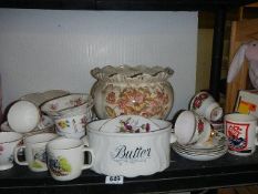 A mixed lot including tea ware.