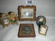 A quantity of miniature vintage photograph frames.