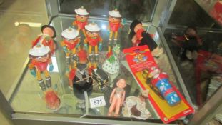 A mixed lot of collectable toys including Bill and Ben the Flowerpot men.