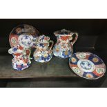 Matching Pair of Circular Imari Wall Plates, 22cm Dia & 3 Graduating Masons Jugs – chips/worn (5)