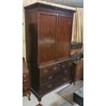 Georgian Mahogany Linen Press, 2 nicely inlaid upper doors opening to shelves, over 2 short