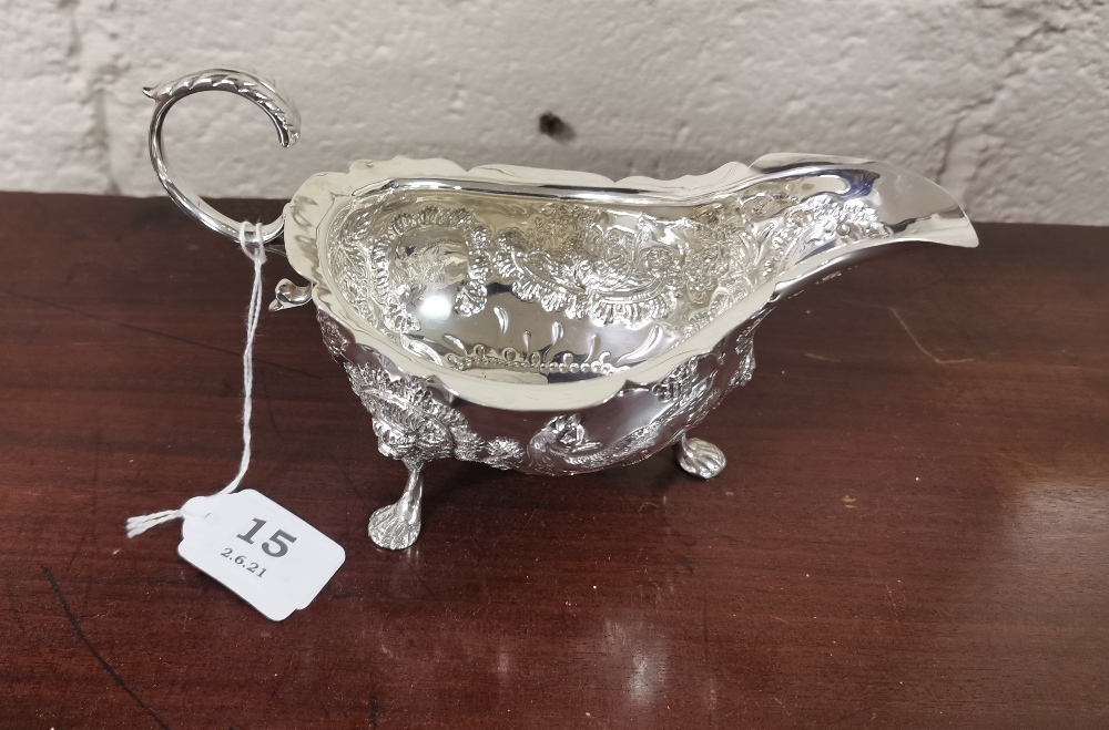 Irish Silver Sauce Boat, 22cmW x 11cmH, by Alwright & Marshal, dated 1976, (253 grams), ornately - Bild 2 aus 4