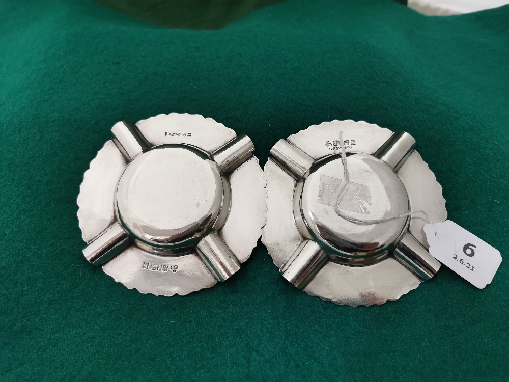 A matching pair of Irish Silver Ashtrays, Celtic design borders, Dublin 1966 by B Moynihan Ltd. 12cm - Bild 3 aus 3