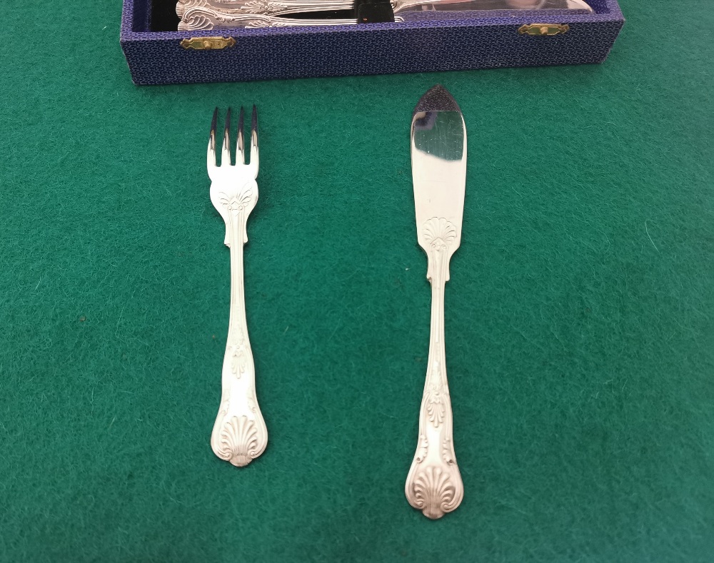 6 Place Setting of decorative EPNS Fish Knife and Forks, in a blue canteen (12) - Bild 3 aus 3