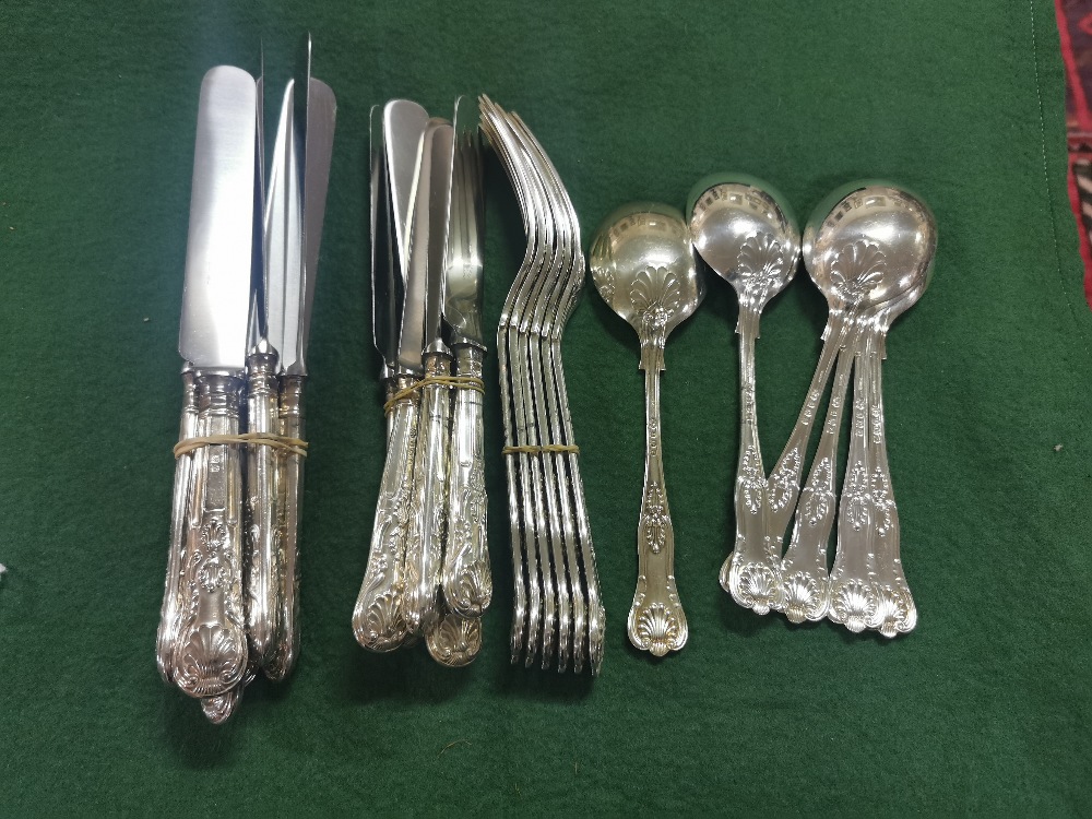 An Elkington & Co Solid Silver Six Place Cutlery Set, Kings Pattern, comprising 6 Table Knives (24cm - Bild 2 aus 3