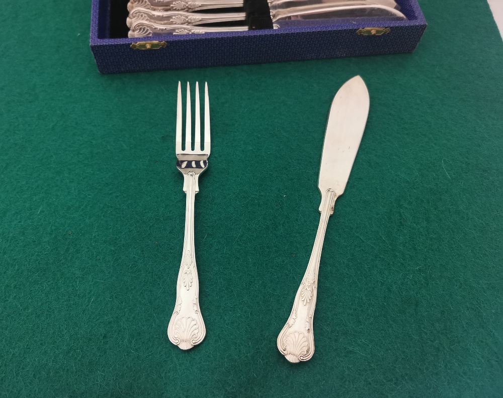 6 Place Setting of decorative EPNS Fish Knife and Forks, in a blue canteen (12) - Bild 2 aus 3