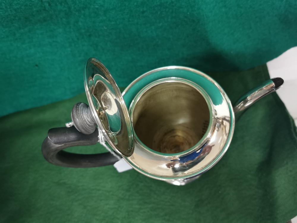 A 1916 Irish Silver Commemorative Tea Pot by B Moynihan Ltd, Dublin 1966, featuring the Ardagh - Bild 4 aus 4
