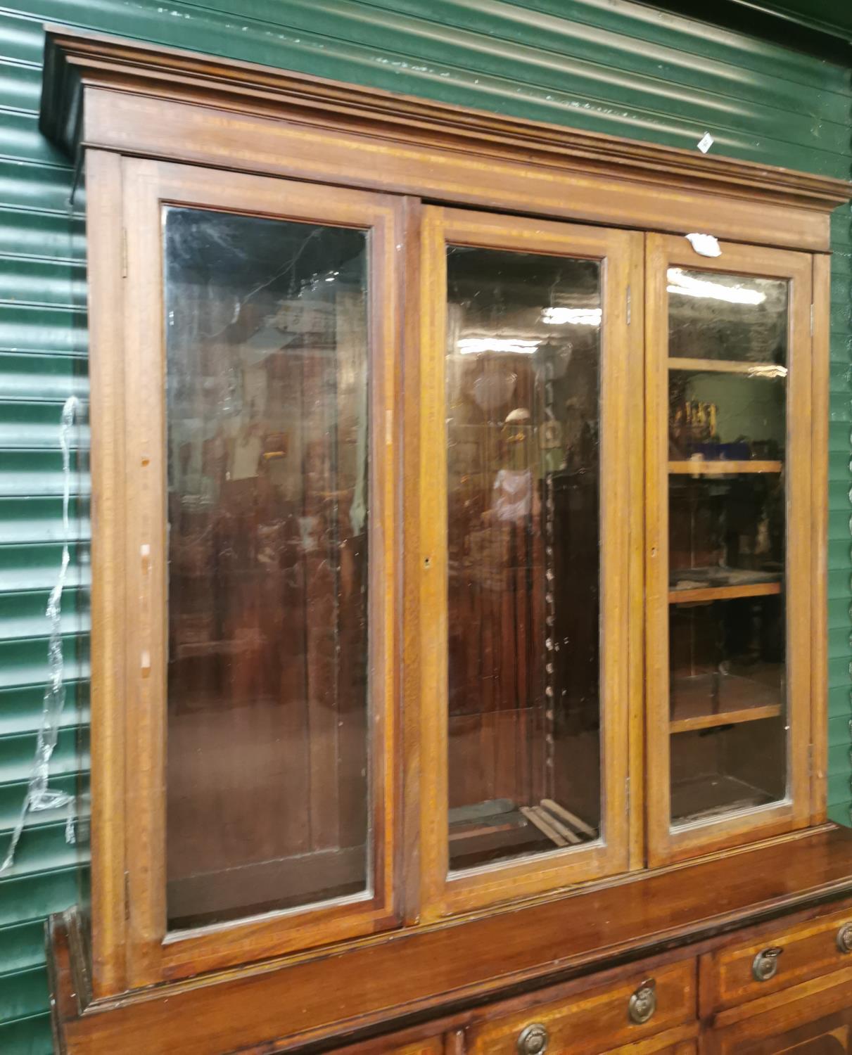 Edwardian inlaid mahogany bookcase. - Image 4 of 4