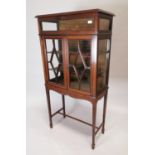 Good quality Edwardian inlaid mahogany display cabinet.