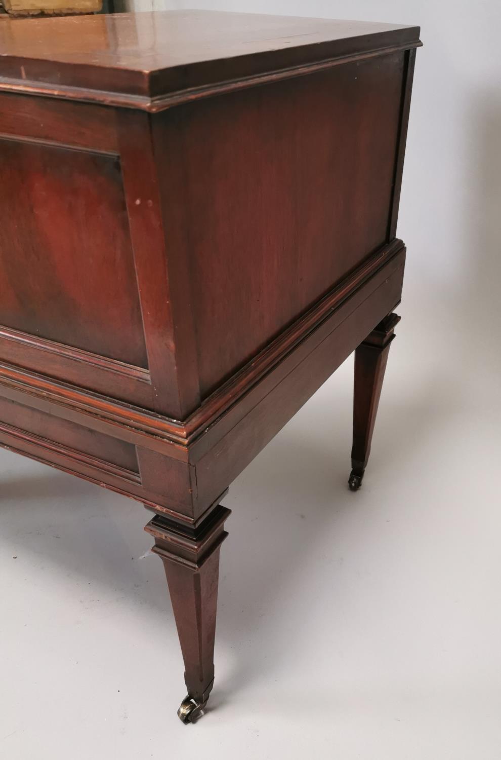 Inlaid mahogany lamp table. - Image 5 of 5