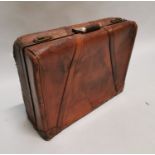 Early 20th C. leather holdall.