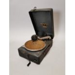 Neat 1930's suitcase gramophone.