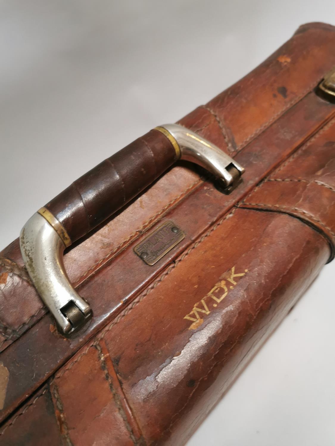 Early 20th C. leather holdall. - Image 2 of 3