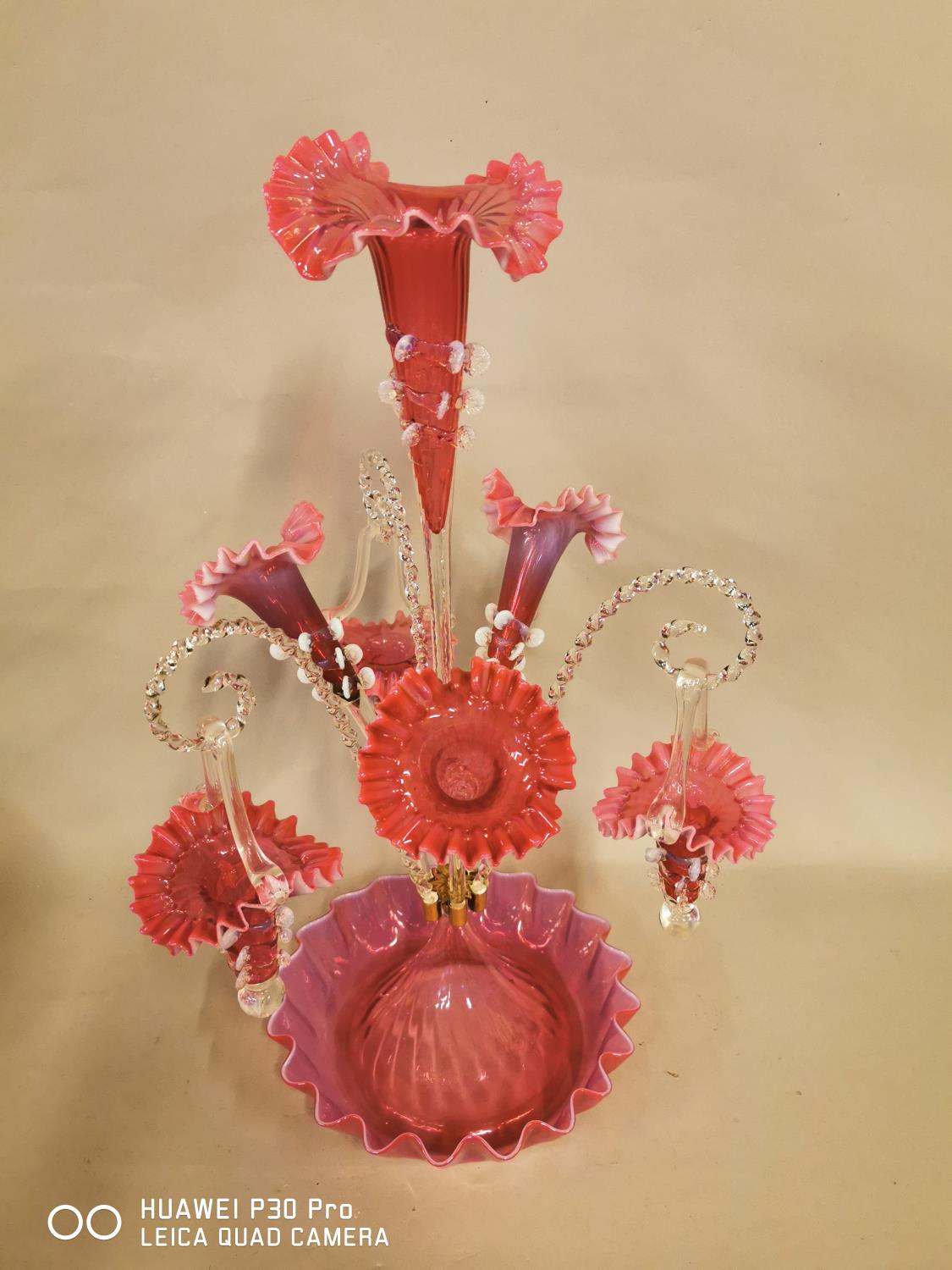 Ruby glass epergne. - Image 2 of 3
