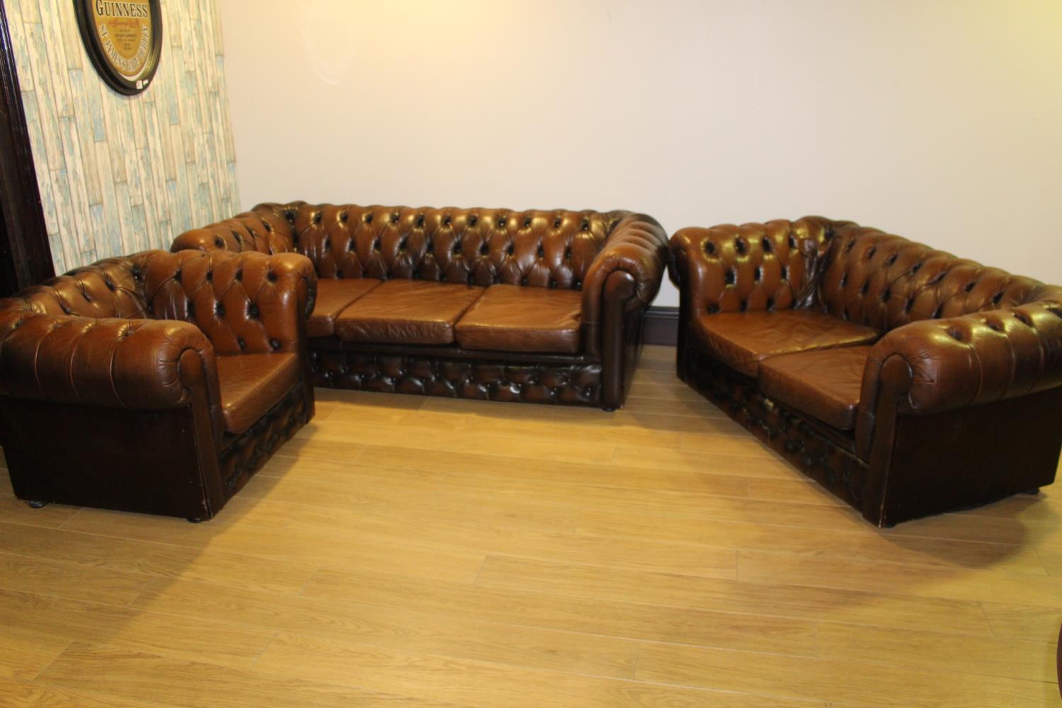 Excellent quality leather chesterfield three piece deep buttoned upholstered suite