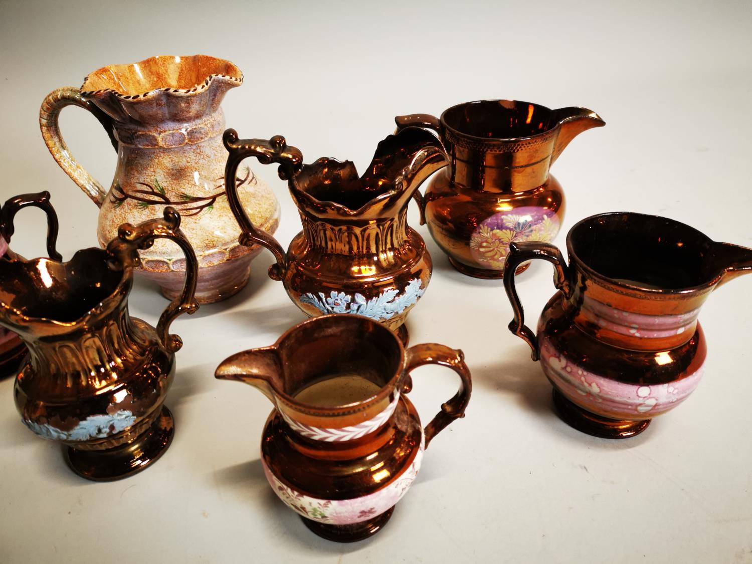 Collection of eight ceramic water jugs. - Bild 2 aus 3