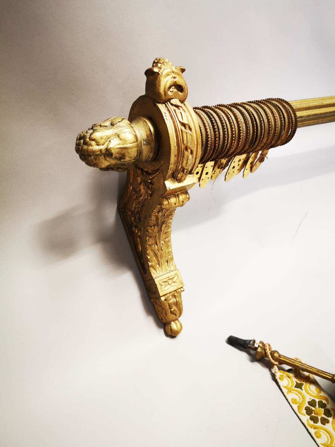 19th C. gilded brass and metal curtain pole. - Image 2 of 4