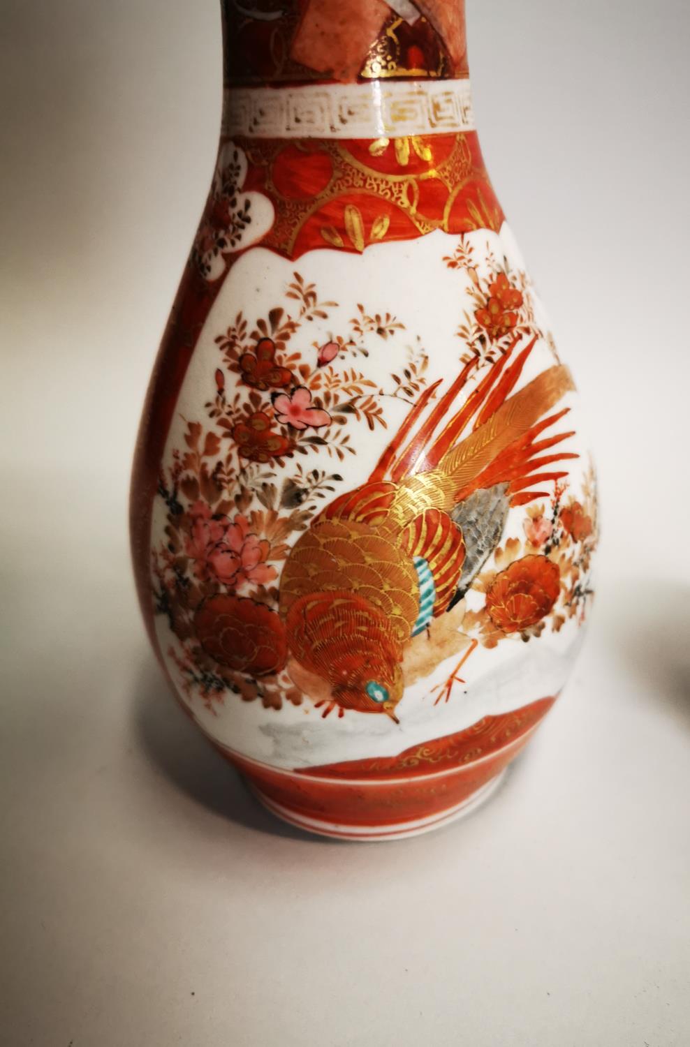 Two 19th C. oriental ceramic vases. - Bild 2 aus 5