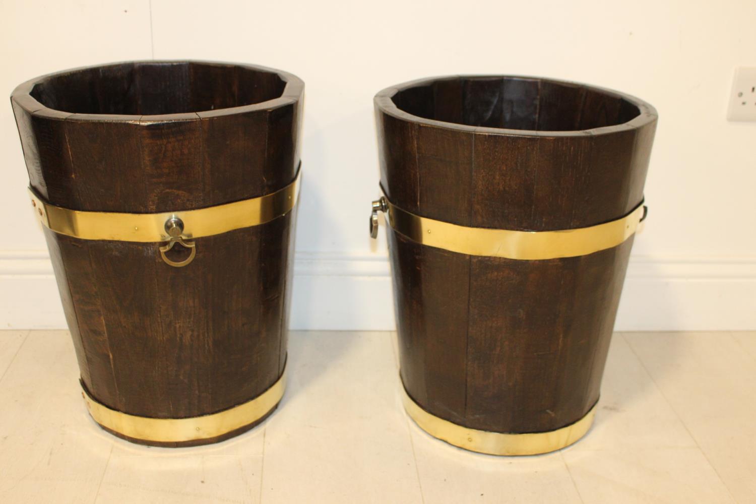 Mahogany log bucket.