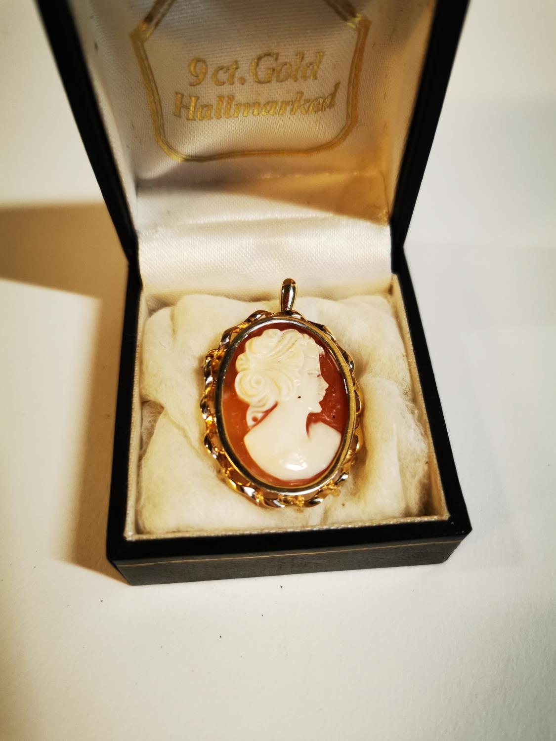 9ct gold cameo brooch. - Image 2 of 2