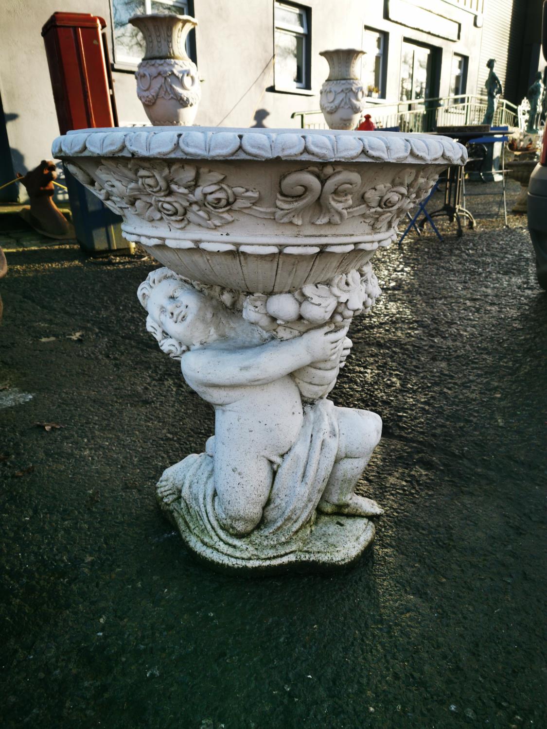 Composition urn.