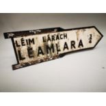 Leamlara finger post sign.