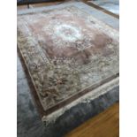 Classical design wool centre rug 280 x 390
