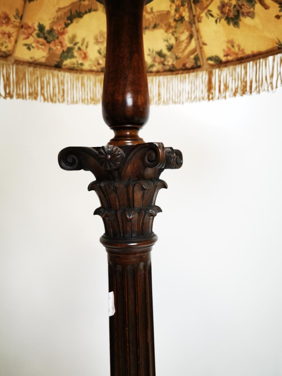 1920s carved mahogany standard lamp. - Bild 2 aus 4