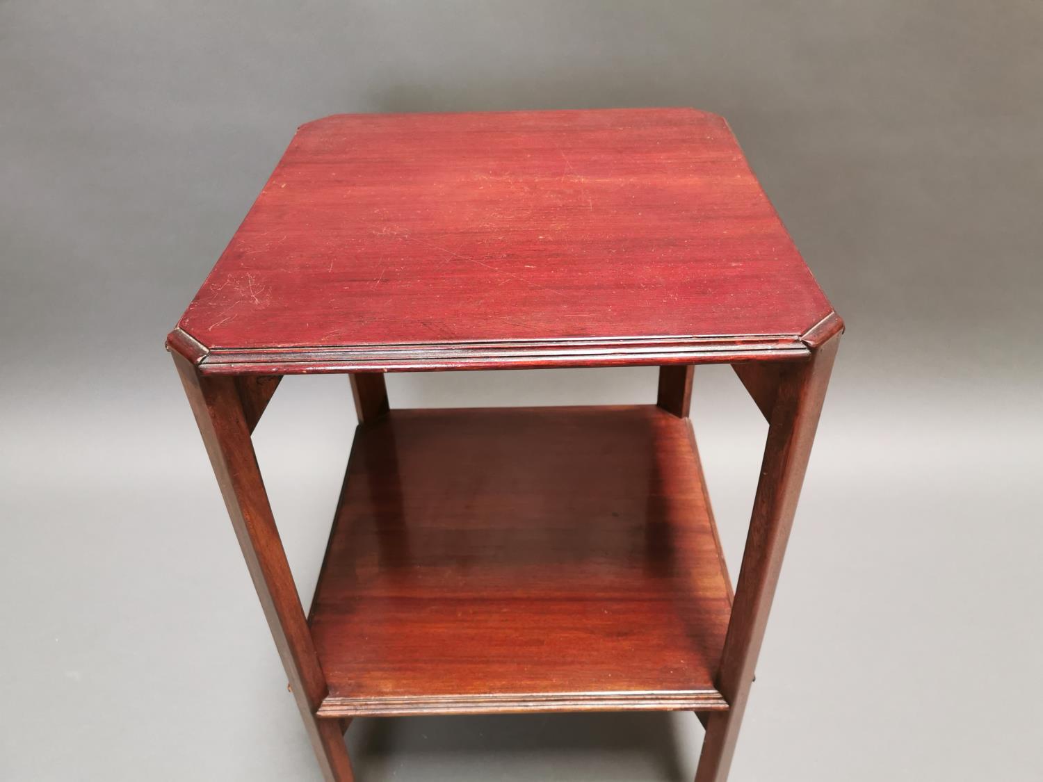 1950s mahogany lamp table. - Bild 2 aus 3