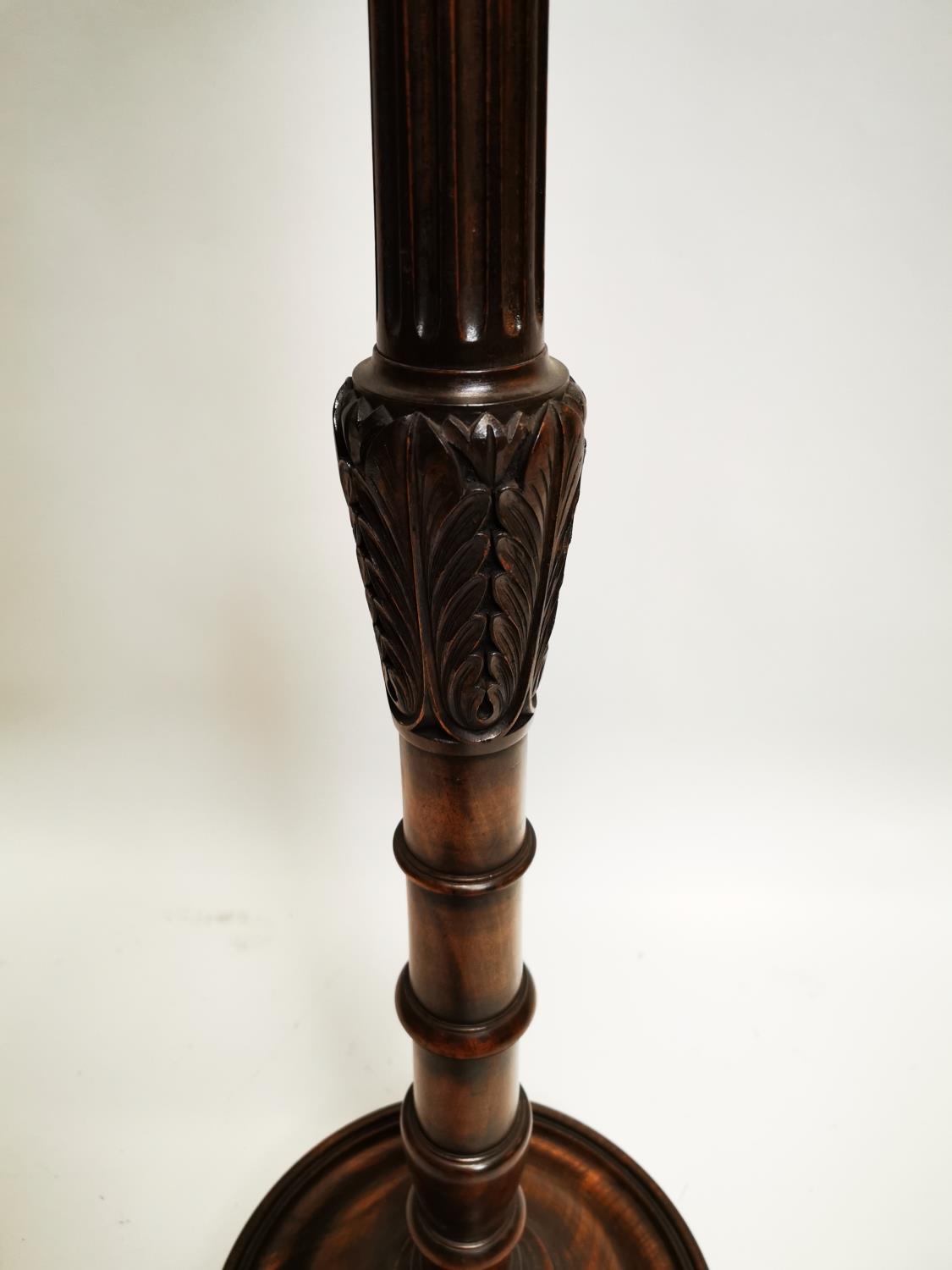 1920s carved mahogany standard lamp. - Bild 3 aus 4