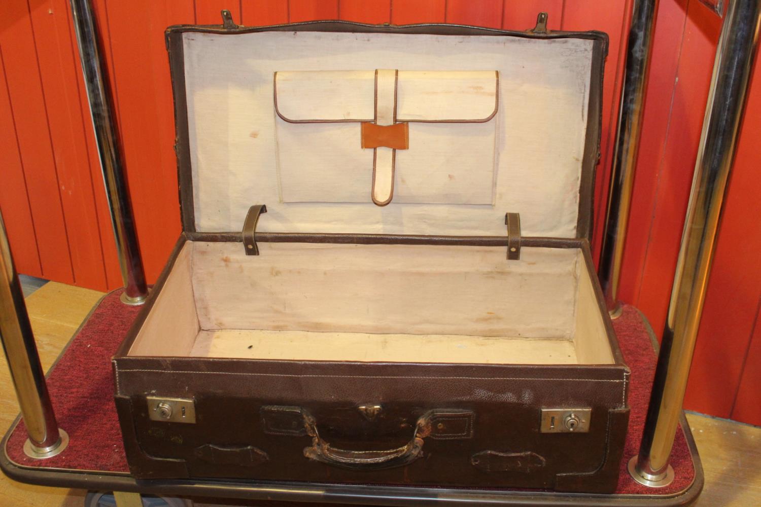 Gentleman's leather travel trunk - Image 2 of 3