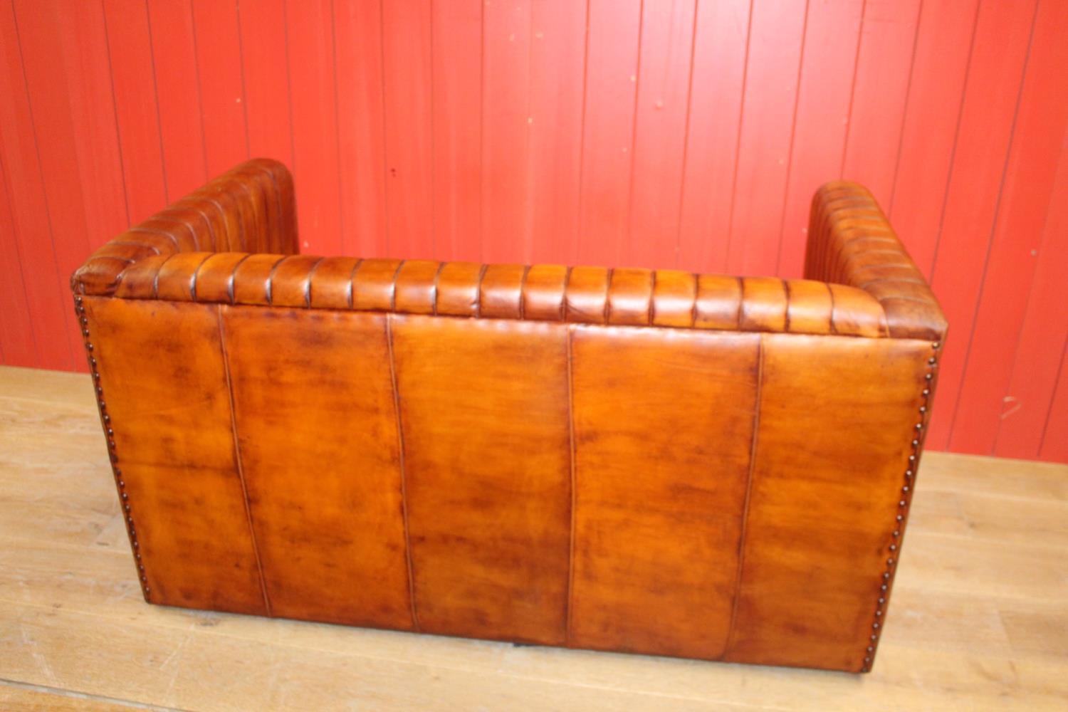 Two seater leather upholstered settee - Image 2 of 2