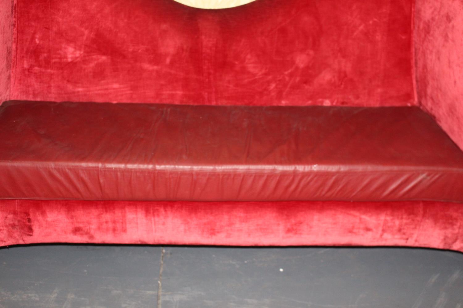 Nightclub couch - Image 2 of 2