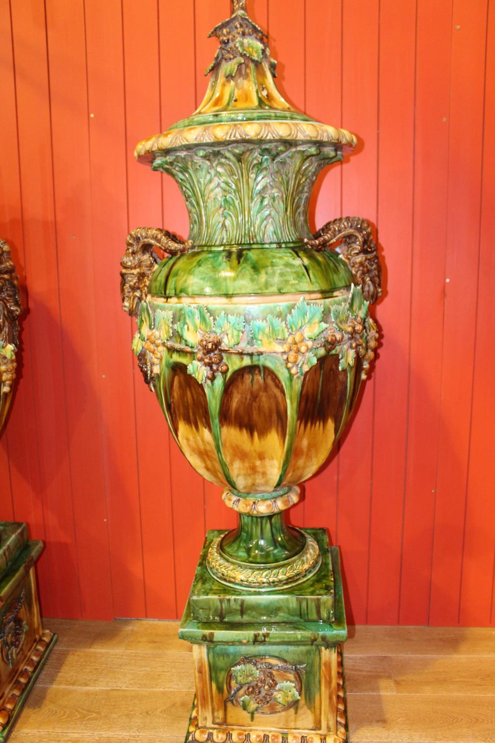 Pair of ceramic urns - Image 2 of 5