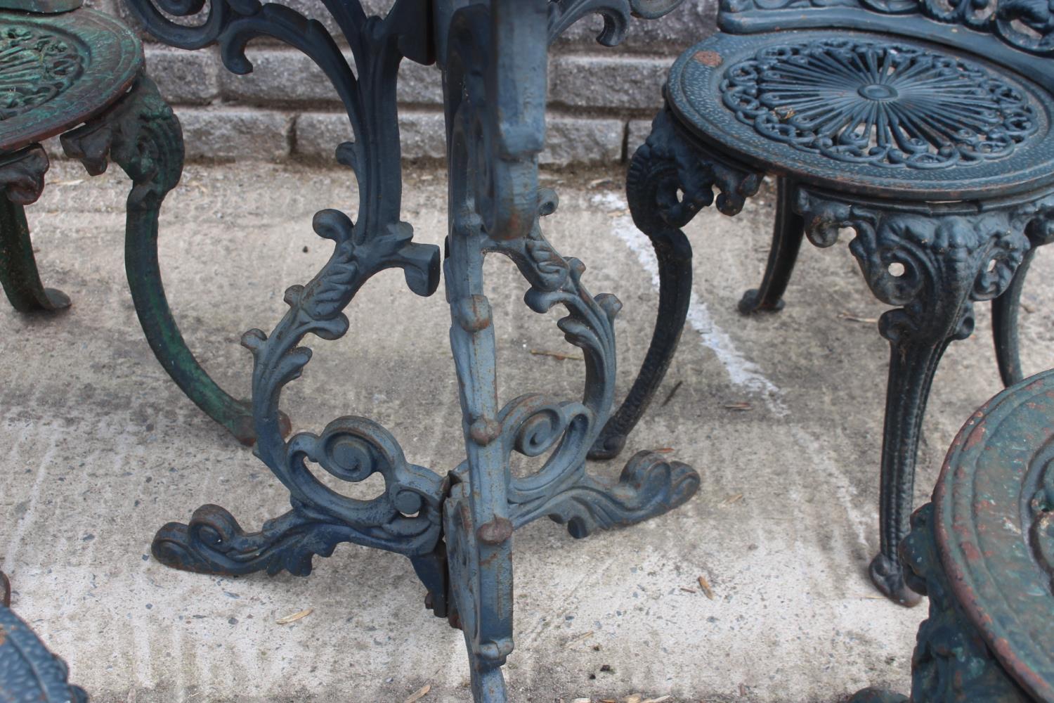 Cast iron five piece Bistro garden set - Image 3 of 4