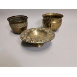 Two brass jardinieres and a dish