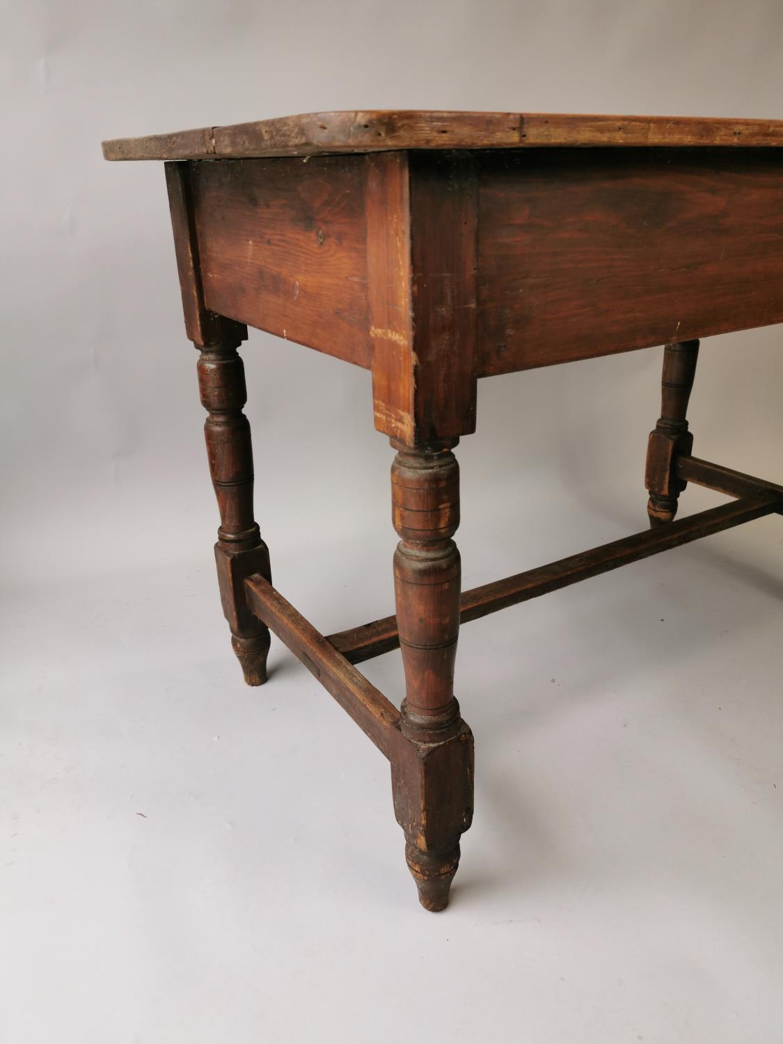 19th. C. painted pine table - Image 3 of 7