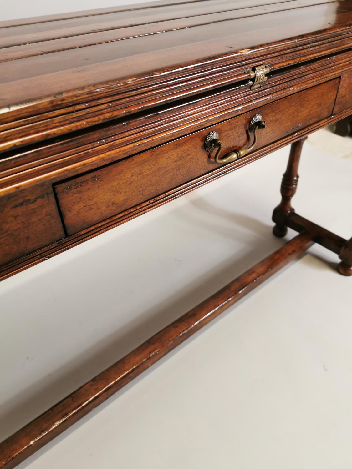 Unusual good quality oak dining room table - Image 5 of 10