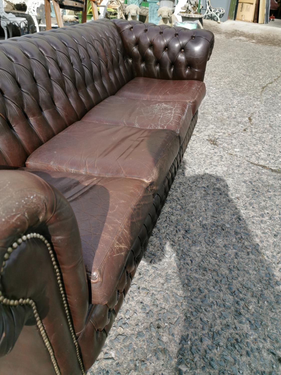 Four seater chesterfield sofa - Image 4 of 7