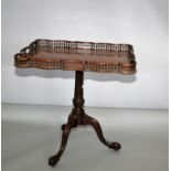 Fine Georgian mahogany tray top table with tip up action. 76W x 75H x 60D