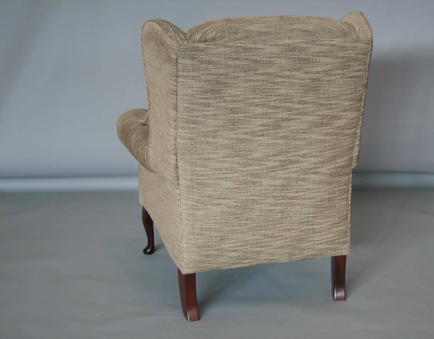 Quality wing backed armchair complete with two cushions.90W x 110H x 90 D - Image 2 of 3