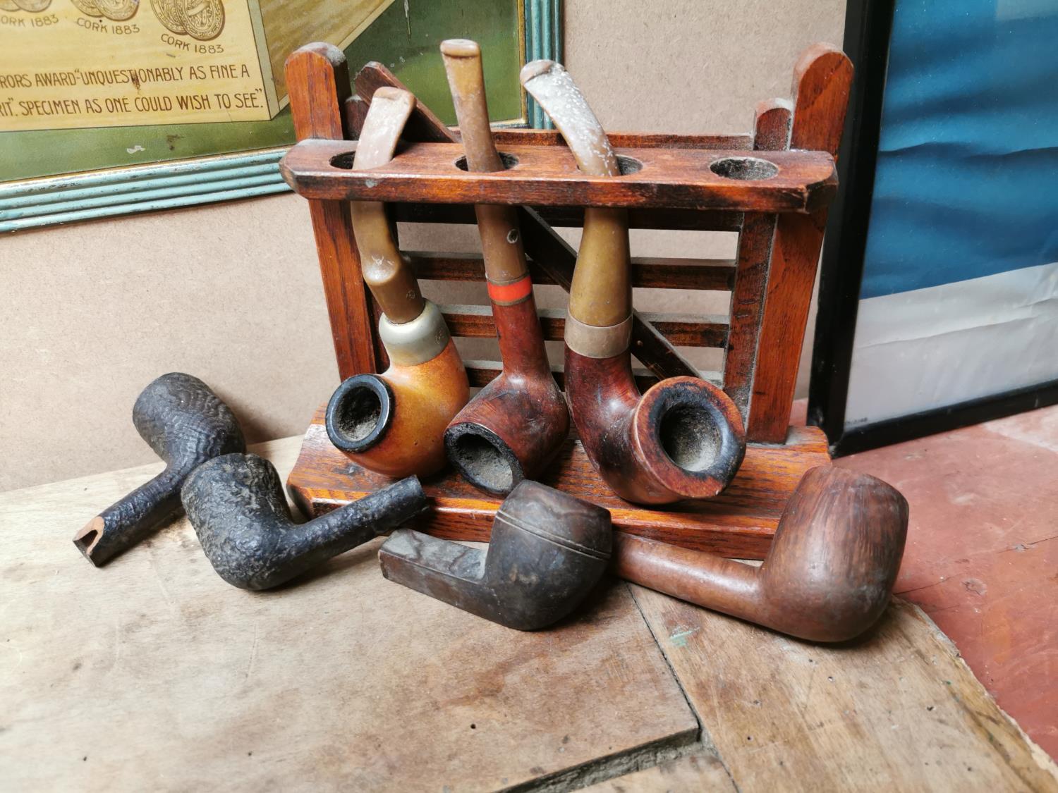 Vintage oak pipe stand and pipes.