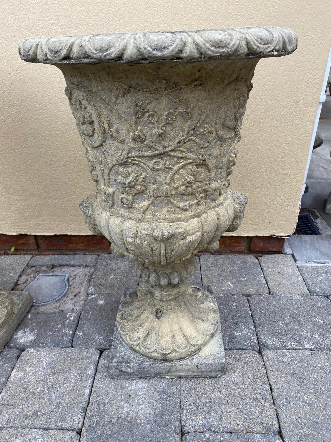 Pair of stone garden urns. - Image 2 of 4