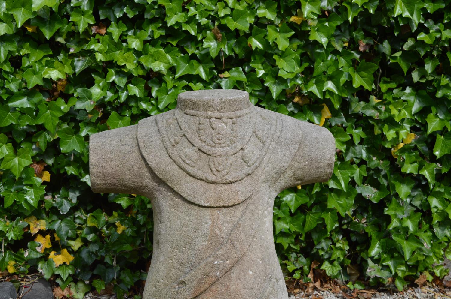 Stone sculpture of a Torso - Bild 2 aus 3