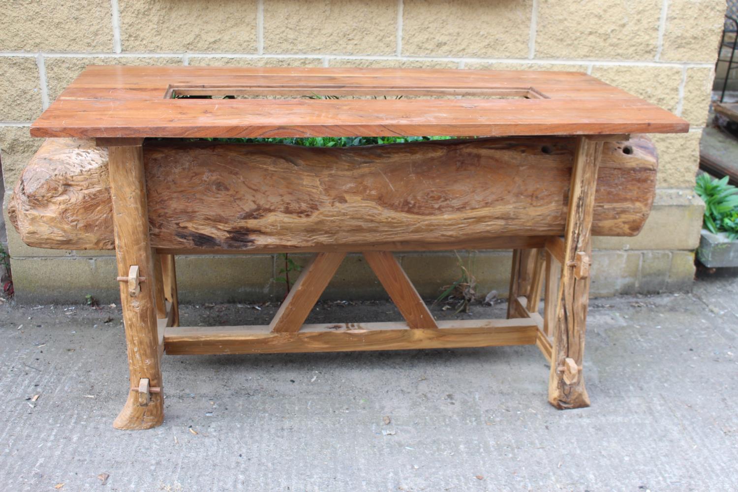 Midi'wood table with inset planter