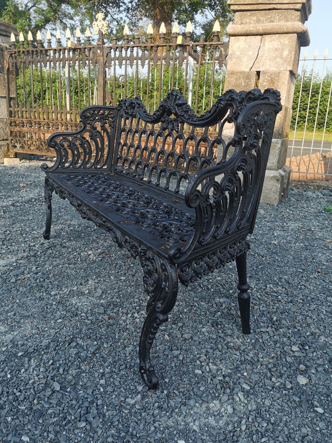 Decorative cast iron garden bench in the Rococo style - Image 2 of 2