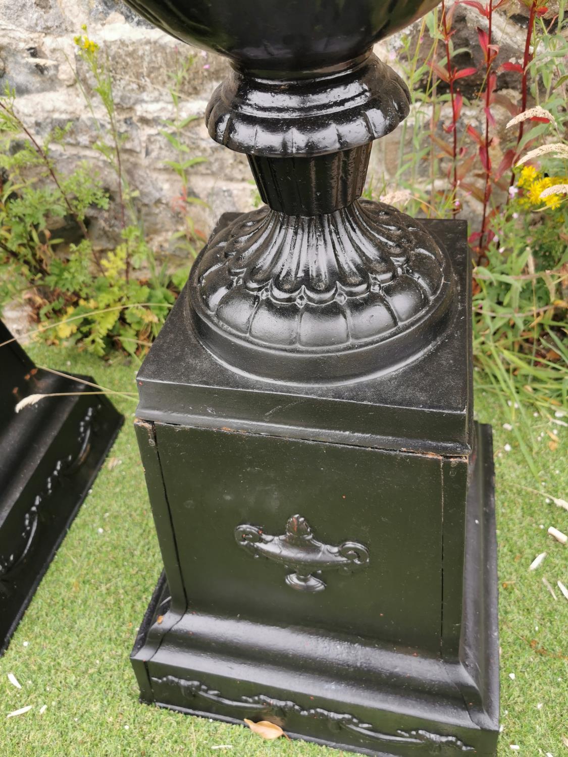 Pair of good quality cast iron urns. - Image 3 of 3