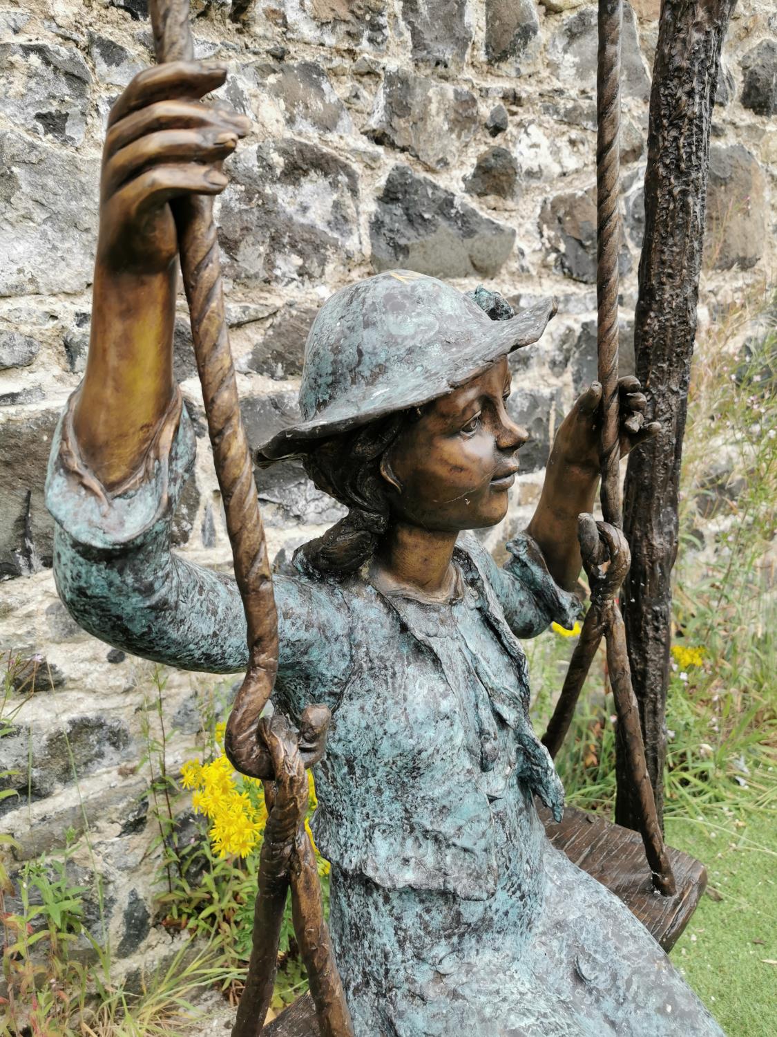 Good quality bronze model of a Girl. - Image 4 of 5