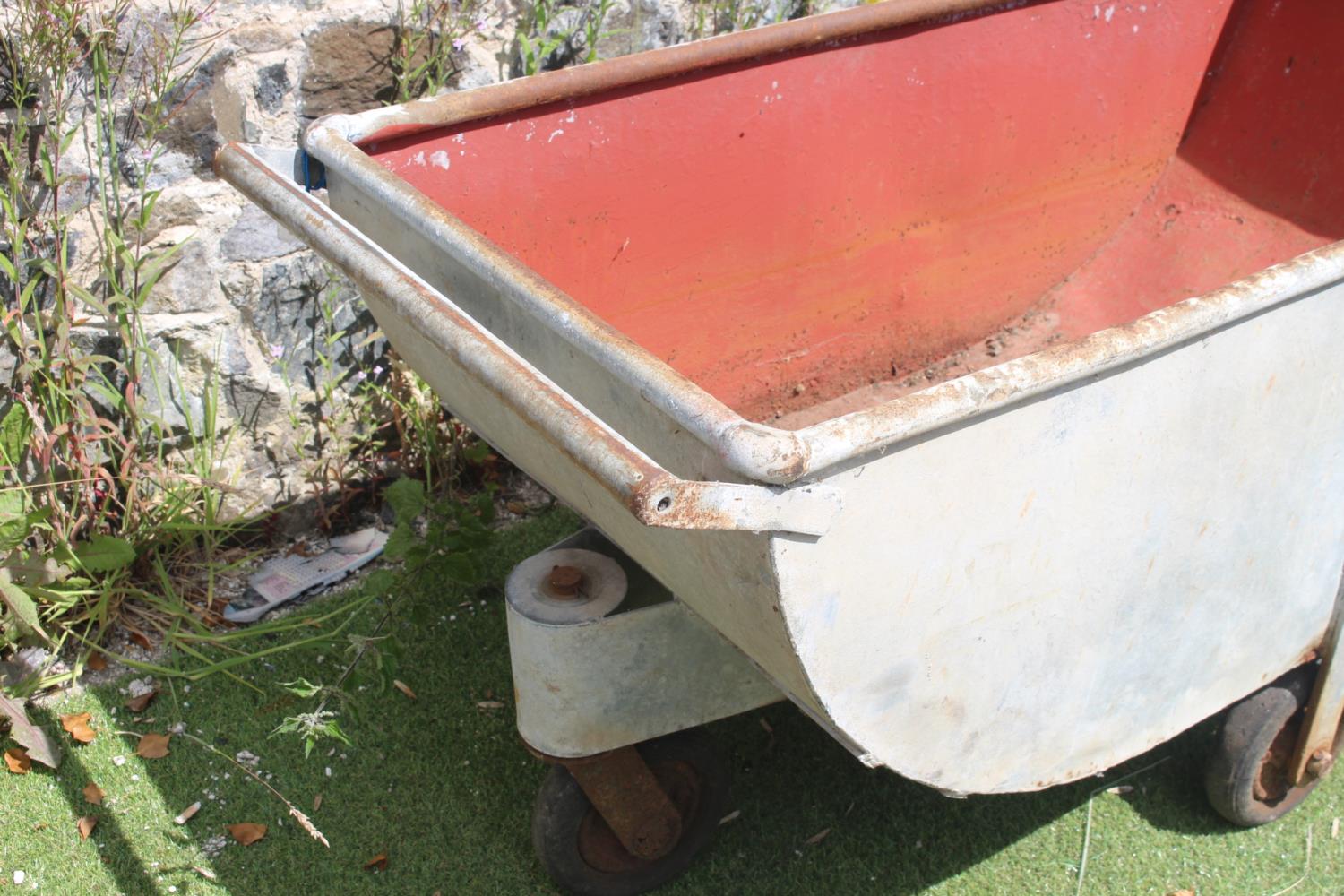 Galvanised planter/trough - Image 3 of 3