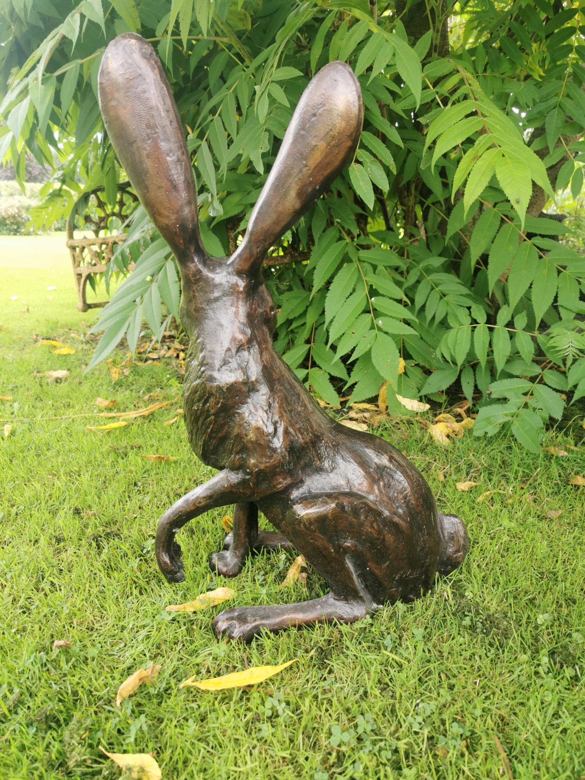 Bronze model of a seated hare - Image 3 of 4